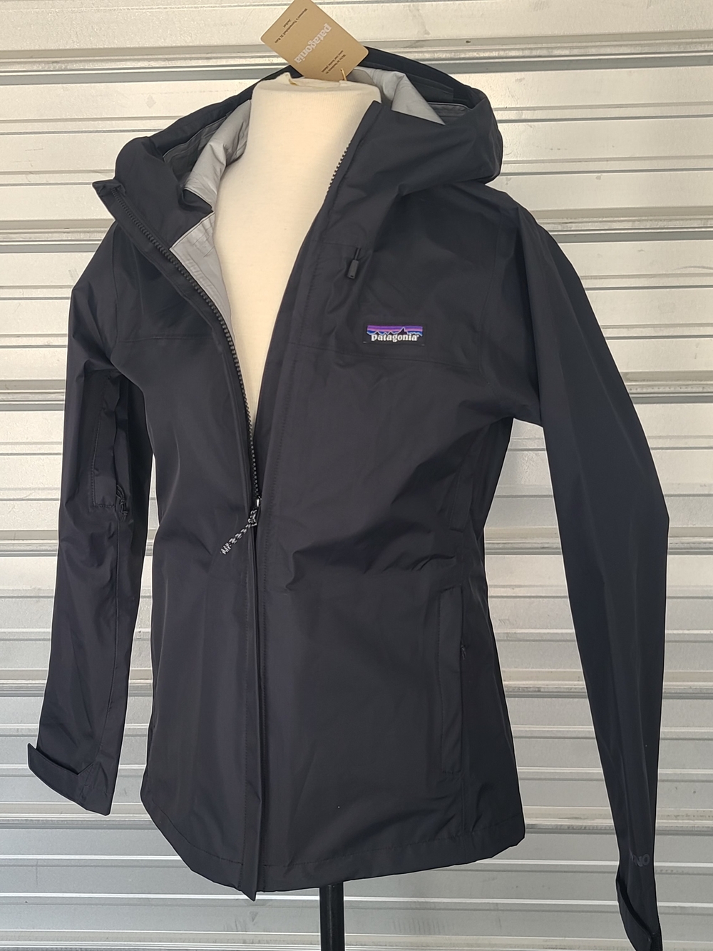 Patagonia Torrentshell Women's XS Black Hooded Rain Jacket